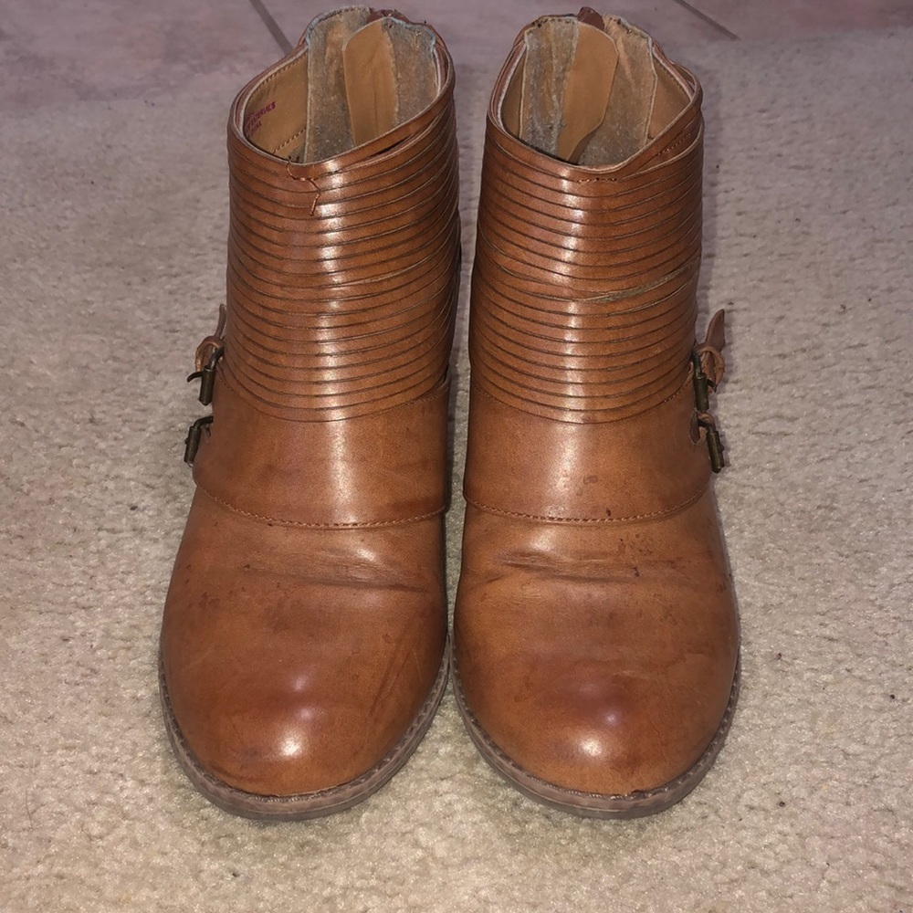 Pink & Pepper brown ankle booties